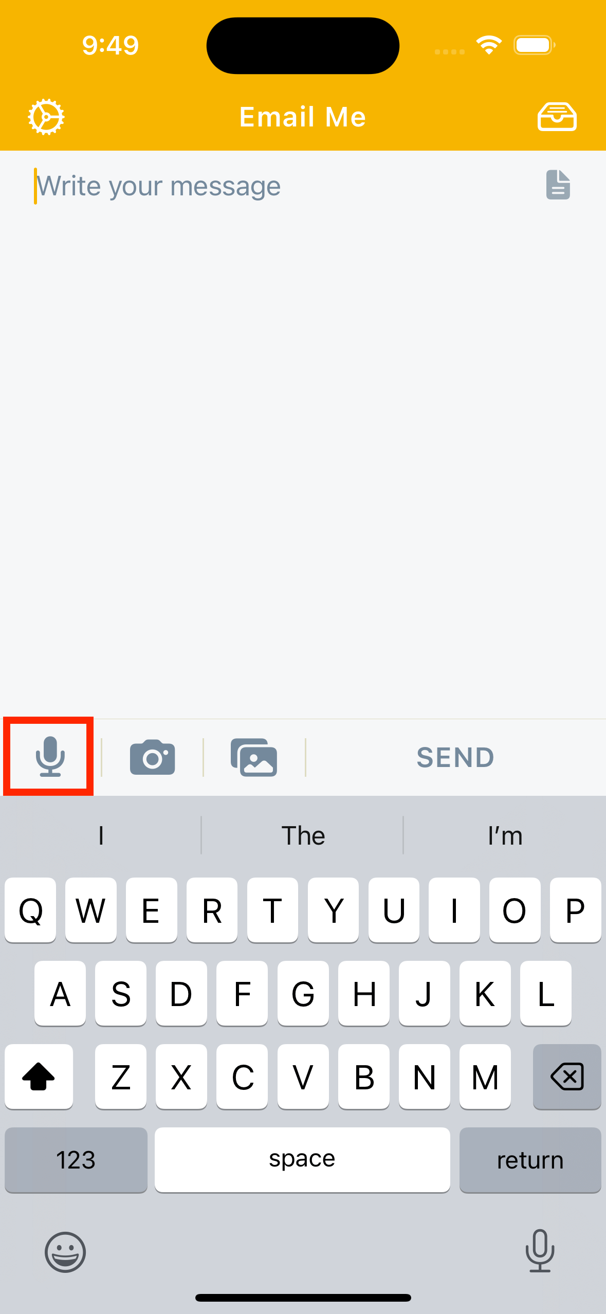 Pantalla principal de Email Me App resaltando el botón de micrófono para iniciar grabación de voz con un toque en iPhone
